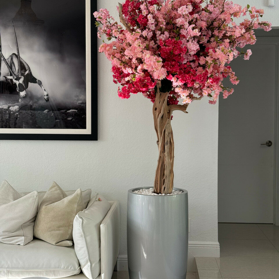 Lissabon-Vase in glänzendem Silber mit personalisierten dreifarbigen rosa Blütenzweige
