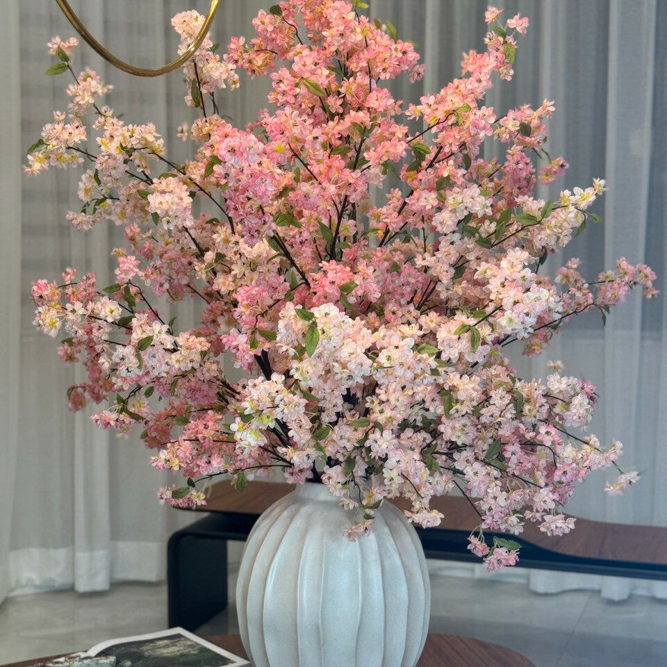 Astoria-Vase mit rosa Blütenzweige